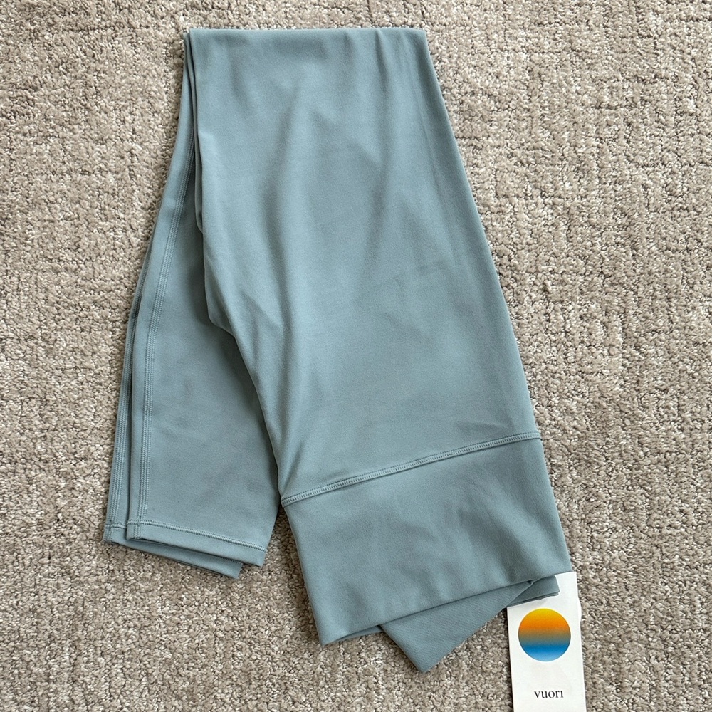 Vuori NWT BlissBlend Leggings in Ether size M